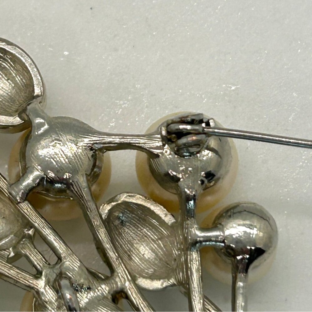 Vintage Faux Pearl Brooch Statement Silver-tone Balloon Bouquet with Bow 2.5 In - Picture 14 of 16